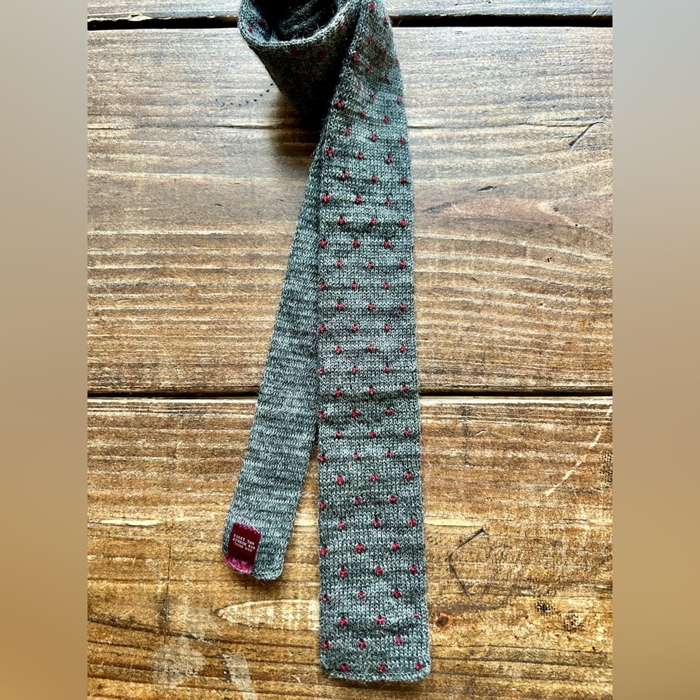 Savile Row Men’s Wool/Mohair Blend Gray Tie with Red Accents